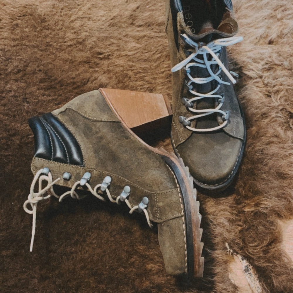 Neosens Olive green Military suede ankle booties